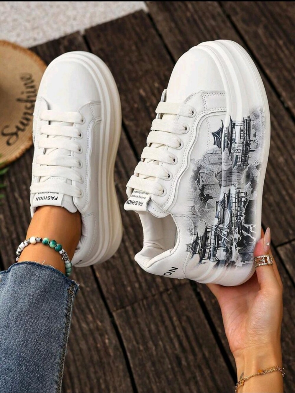 *" WHITE PLATFORM SNEAKERS WITH GRAY GRAPHIC DETAIL**"💲💲💲💲💲💲💲